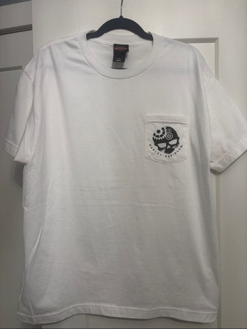 NWOT Harley-Davidson White Short Sleeve Pocket Tee with Black Skull Gear Graphic